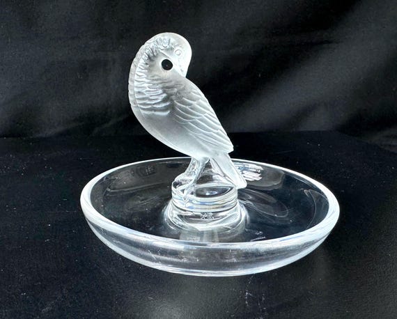 『LALIQUE』クリスタルガラス・リングトレイ雀 LALIQUE』クリスタルガラス・リングトレイ雀 【公式通販】