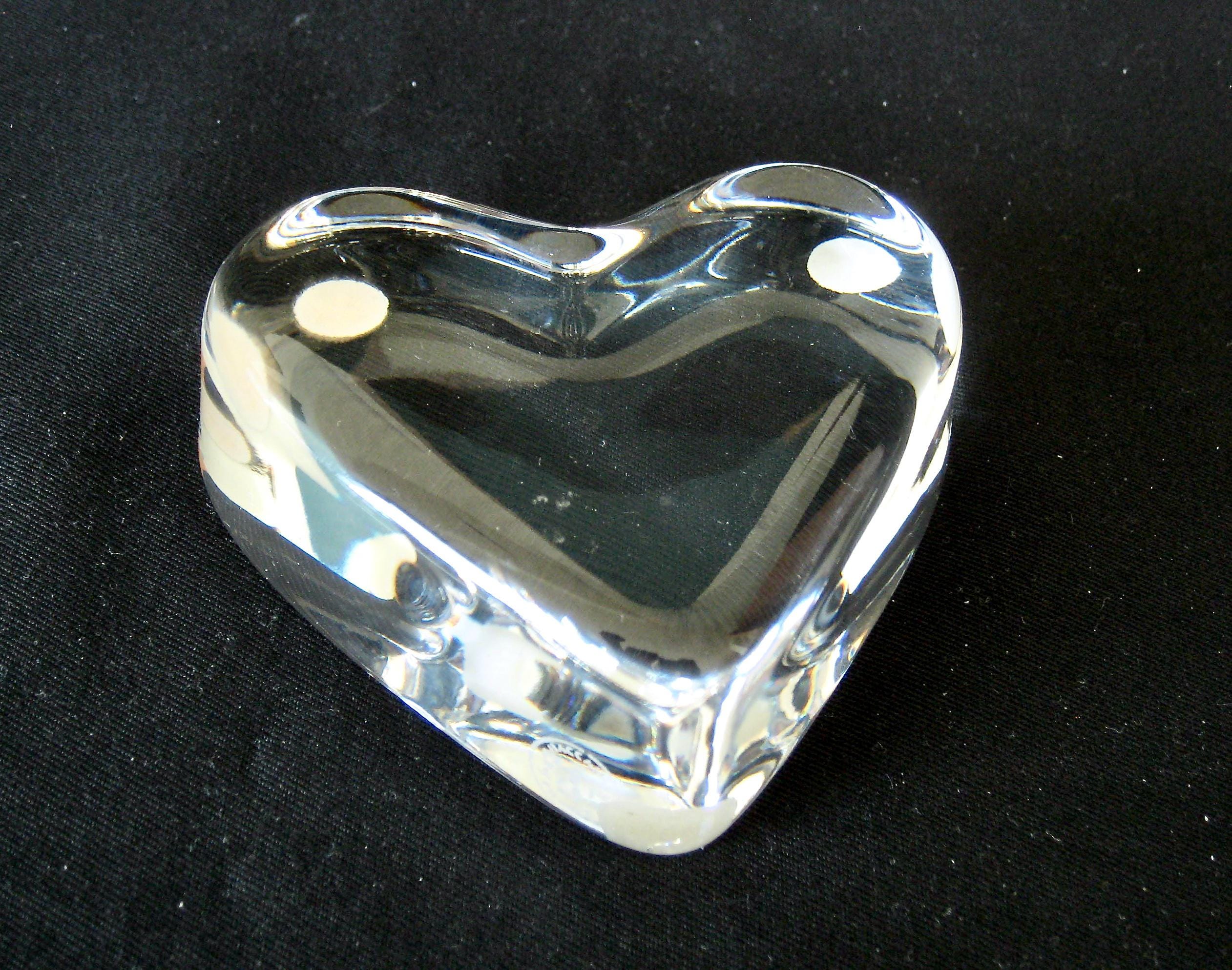 Broche Baccarat En Forme De Cœur – Verre Vert éclatant Avec écrin D'origine – Occasion