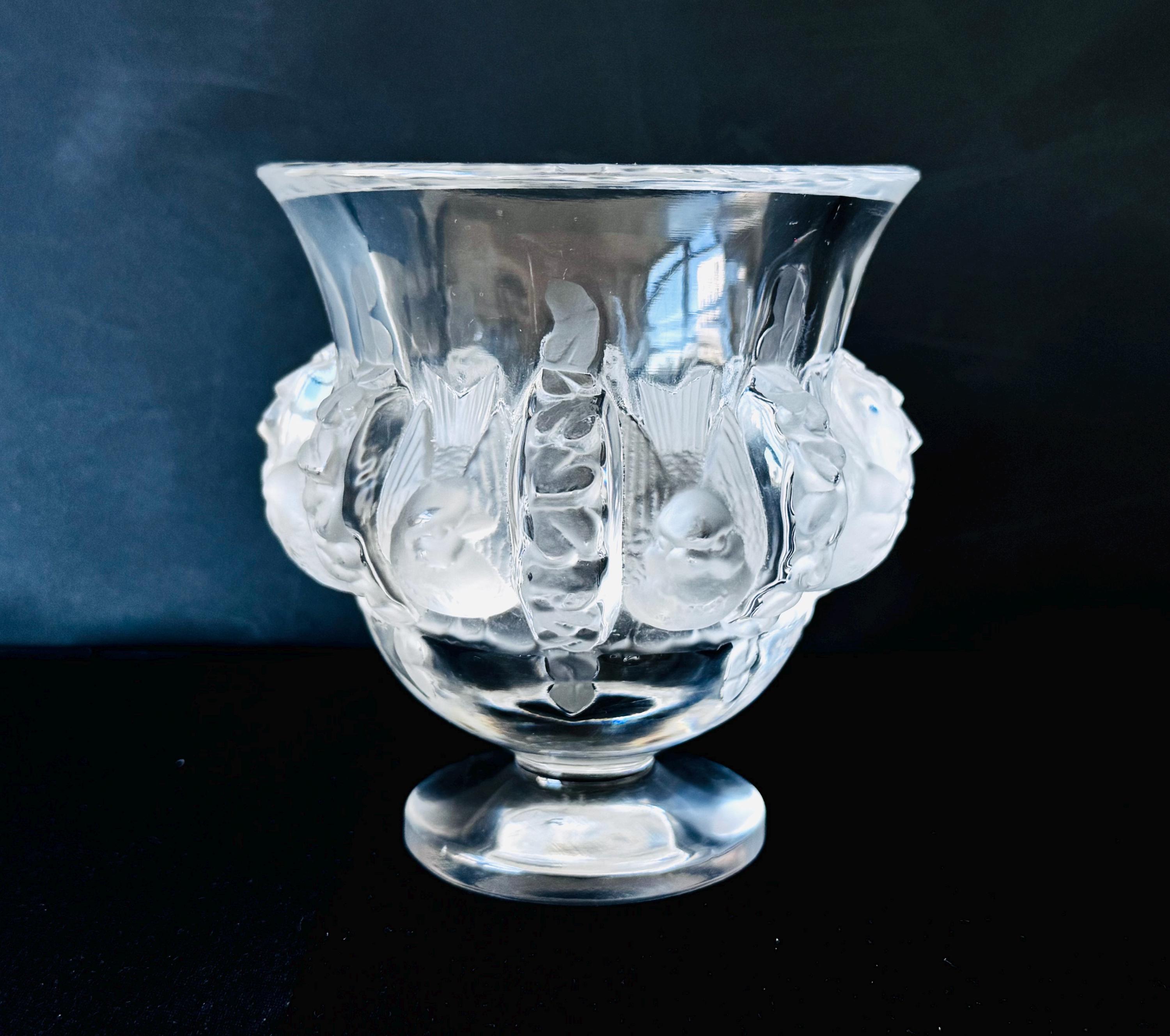 スズメが描かれたラリックのクリスタル花瓶ダンピエール、ヴィンテージ