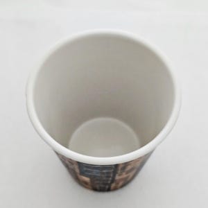 Taza de porcelana "Studio View" de Gwyneth Leech para Anthropologie imagen 4