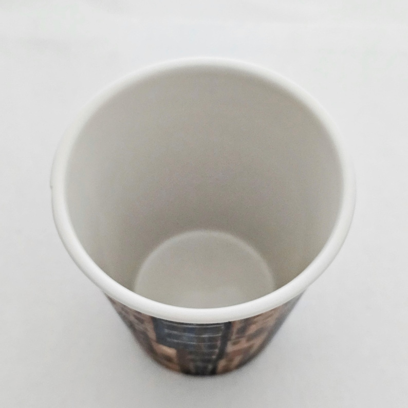 Taza de porcelana "Studio View" de Gwyneth Leech para Anthropologie imagen 4