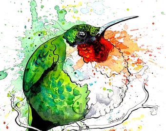 以下が含まれることがあります： 枝に止まっているハチドリの水彩画。鳥は緑色の体、赤い喉、長い黒い嘴をしています。背景には、緑、オレンジ、黄色の色合いのカラフルなペイントスプラッシュがあります。