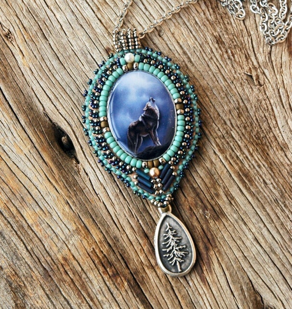 Wolf Howling on Moonlight Earrings Wolf Howling on Moonlight Earrings