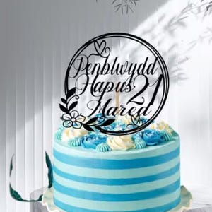 Adorno circular personalizado para tarta de cumpleaños galesa, idioma galés, diseño de tarjeta con purpurina personalizada de Penblwydd Hapus