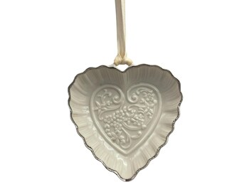 Lenox Promises Collection Trinket Ring Dish Ornament Patterned with Gold Trim