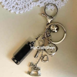 Porte-clés en argent avec montre, chaîne de décoration de sac de l'an 2000, harmonica, cheval à bascule, porte-clés pendentif dé, porte-clés coeur unique, breloque pour coque de téléphone An2K