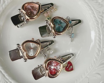 Horquilla vintage colorida con forma de reloj, accesorio gótico para el cabello con forma de reloj, pinza para el cabello grunge con forma de reloj y broche moderno, regalo de joyería de los 90, horquilla plateada con dije