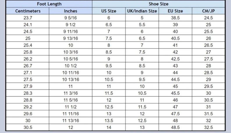 Puede incluir: Tabla de conversi&oacute;n de tallas de zapatos con medidas en cent&iacute;metros y pulgadas, incluyendo tallas de EE. UU., Reino Unido/India, UE y CM/JP. La tabla comienza en 23,7 cm (9 5/16 pulgadas) y llega hasta 30,5 cm (12 pulgadas).