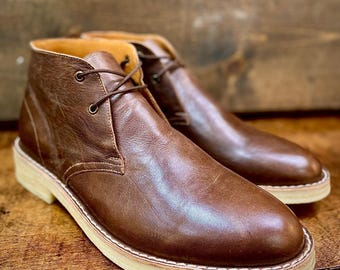 Handcrafted Leather Chukka Boots: Men's Minimalist Desert Boots