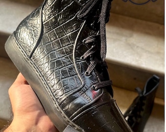 Zapatillas altas de piel negra con efecto cocodrilo hechas a mano