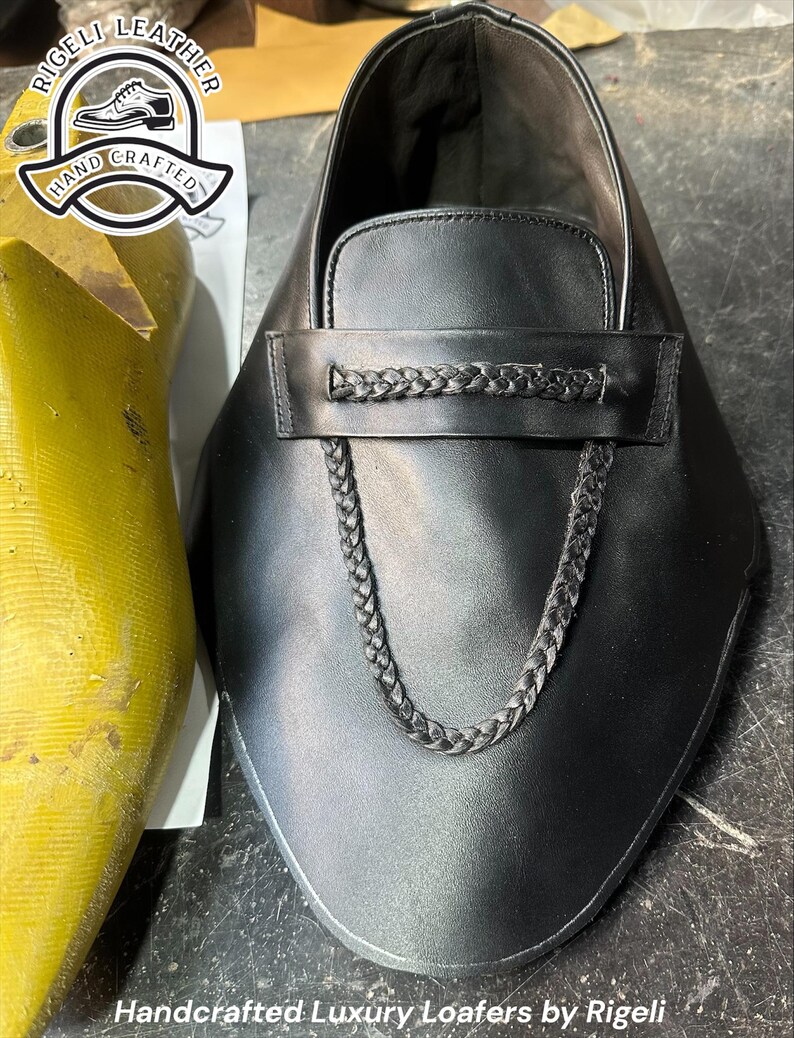 Svarta herrloafers i läder | Handgjorda finskor i fullnarvat läder (anpassad) bild 6