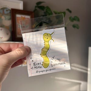 Marcador magnético de gusano / Marcador ilustrado / Diseño magnético plegable / Regalo para amantes de los libros / Regalo para amantes de los insectos / Accesorio para libros
