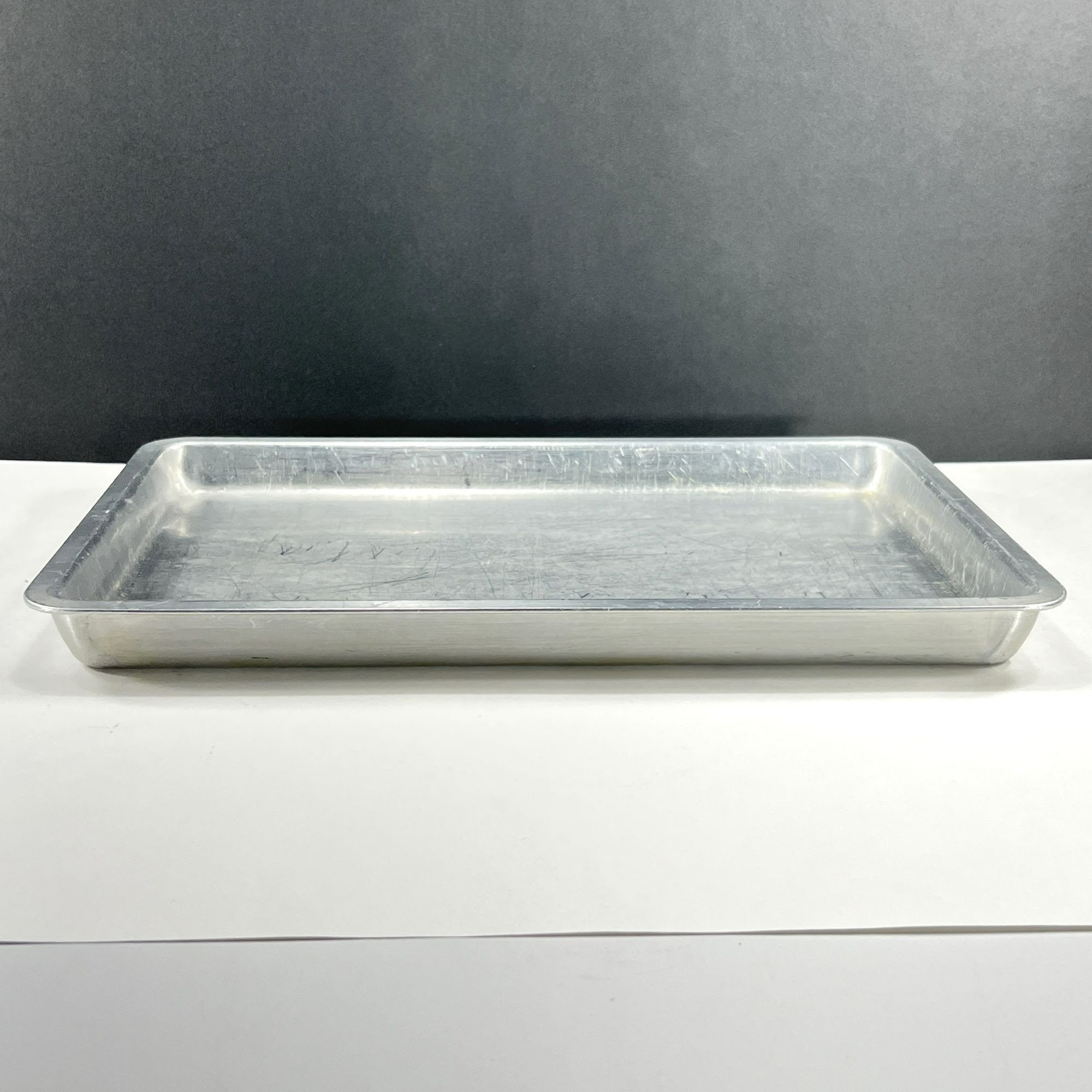 REMA Jelly Roll or Sheet Cake Pan With Snap on Lid 