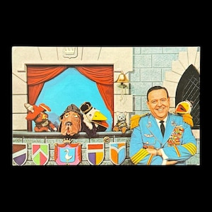 Garfield Goose Postcard Frazier Thomas WGN-TV Chicago Puppet Cast Curteichcolor