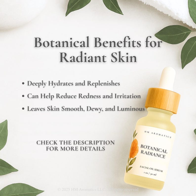 Op de afbeelding: Een heldere glazen fles met gezichtsolieserum en een druppelaar, met het label "Botanical Radiance". De fles heeft een houten dop en staat tegen een witte achtergrond met de tekst "Botanical Benefits for Radiant Skin."