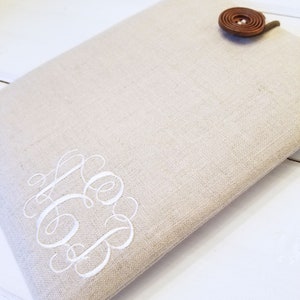 Linen Monogrammed kindle case vertical kindle sleeve with initials .  Travel bag for kindle paperwhite signature edition 12th generation