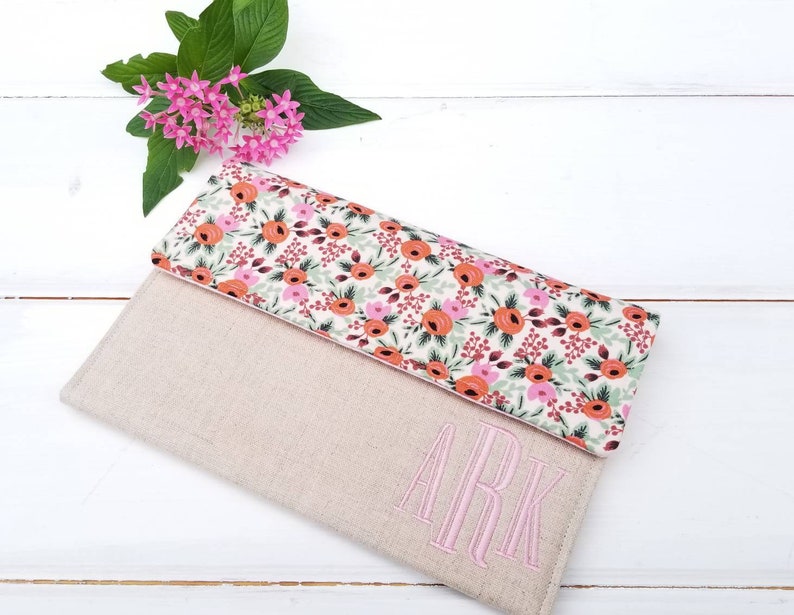 Monogrammed Petite Flower Kindle Oasis Case,Padded Kindle Paperwhite Sleeve in Linen, Personalized Nook Cover featuring Rifle Paper Fabric immagine 1