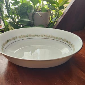 Cuenco para servir verduras Noritake, ovalado de 9 pulgadas, patrón Trilby 6908