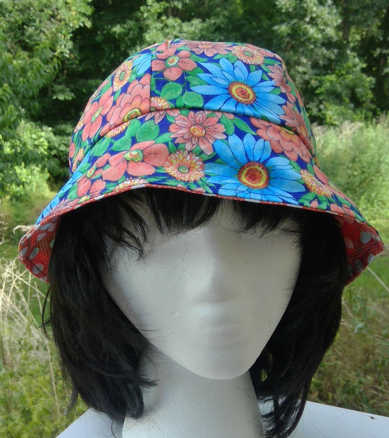 Reversible cotton bucket hat with flowers and polka dots. | Etsy