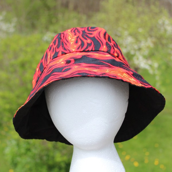 Reversible cotton bucket hat with flames and black