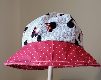 Reversible cotton bucket hat Minnie Mouse and red with white polka dots