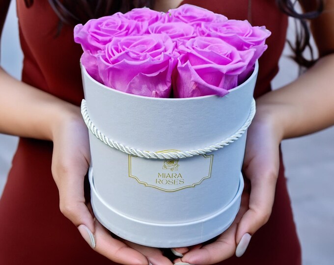 Hat Box with Eternal Roses, Fresh for Years, 7 Preserved Real Roses, Luxury Gift Idea, Long-Lasting Natural Flowers, Elegant Home Decor
