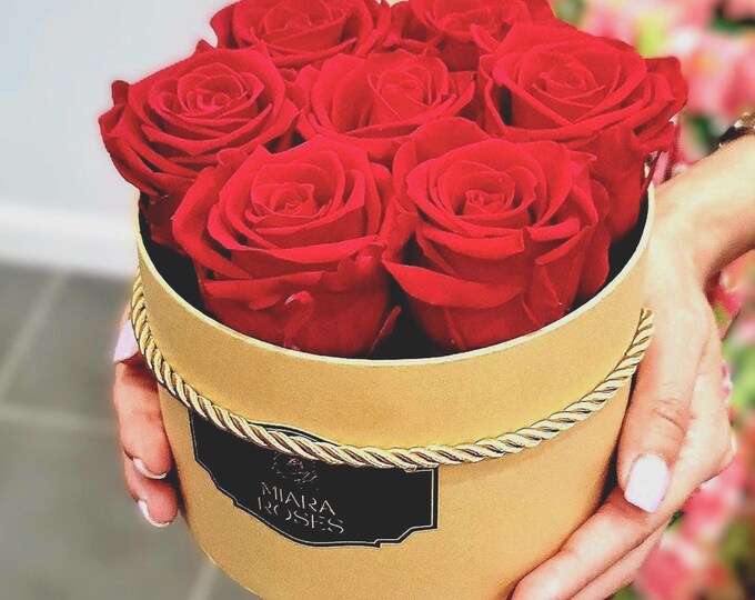 Elegant Red Rose Box – 7 Preserved Roses in Beige Hat Box, Real Flowers That Last for Years, Home Decor, Gift for Her