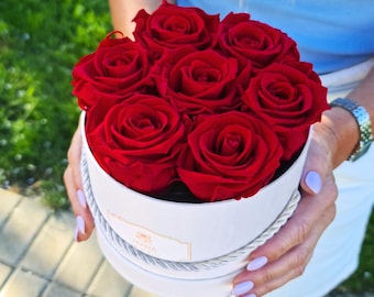 Most Memorable Gift, Roses Remain Fresh for Years, 7 Preserved Natural Red Roses in Personalized Round Box, Timeless Gifts, Thank You Gifts