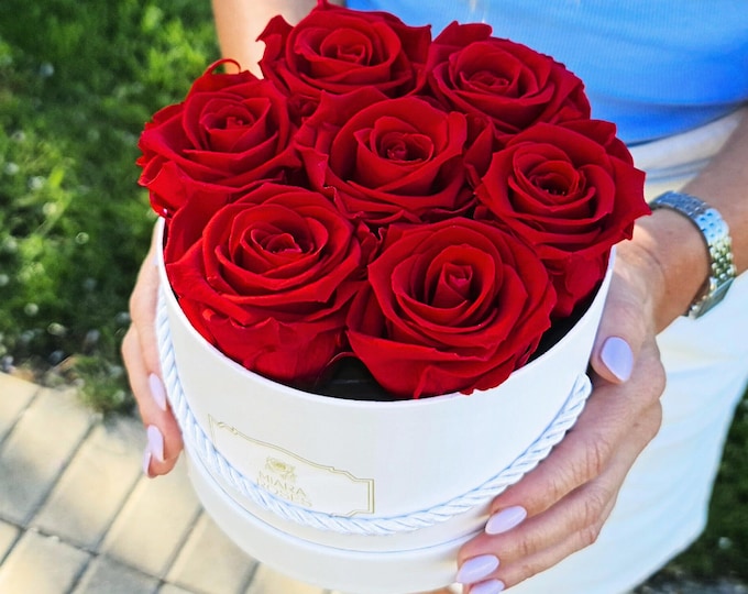 Most Memorable Gift, Roses Remain Fresh for Years, 7 Preserved Natural Red Roses in Personalized Round Box, Timeless Gifts, Thank You Gifts