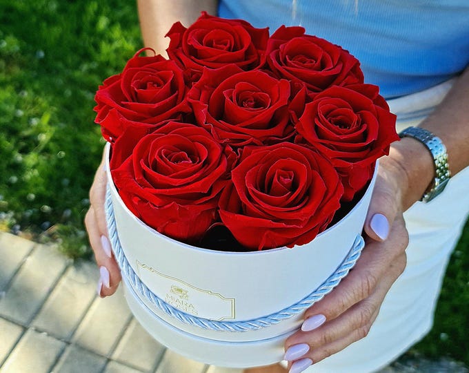 Preserved Real Roses – 7 Red Roses in White Box, Blooms Last for Years, Beautiful Personalised Gift, Elegant Floral Home Decor
