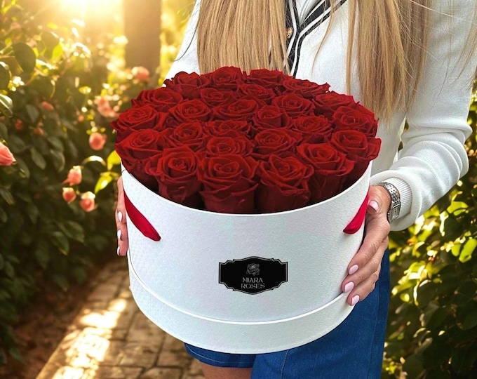 Loved by Women - 25 Preserved Roses in Personalised Box, Longevity: 2+ Years, Birthday Gift, Flower Girl Proposal, 10 Year Anniversary Gift