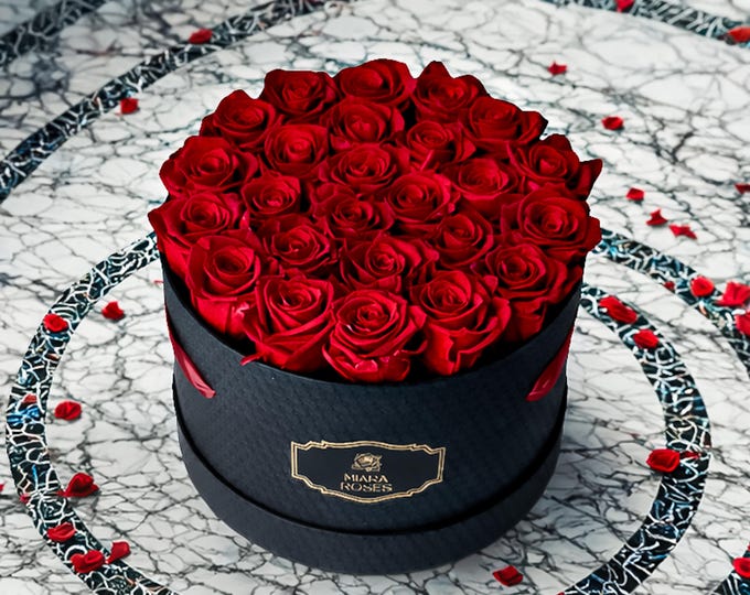 Preserved Red Roses in Round Hat Box, Lasts for Years, Custom Luxury Flowers, Any Occasion Gift, Black Rose Box with 15, 18 or 25 Roses.