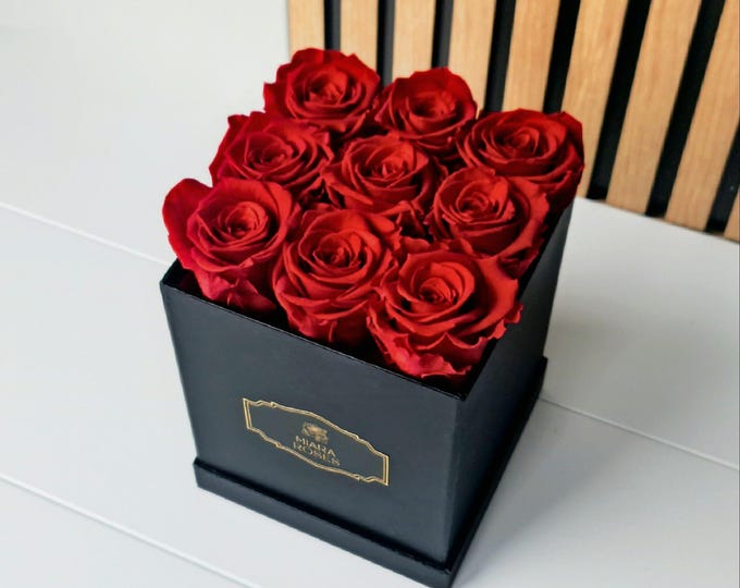 Perfect Gift or Room Decor - Preserved Natural Red Roses in Personalized Flower Box – Elegant Gift for Her, Housewarming Gift, Birthday Gift