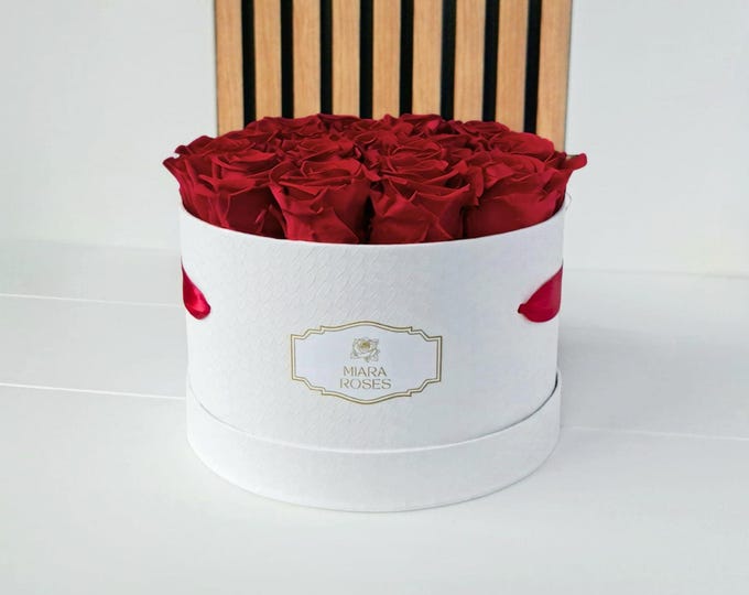 Timeless Romantic Gift - 18 Luxury Preserved Natural Roses White Flower Box