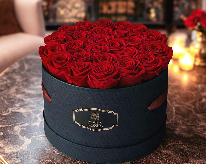 Preserved Red Roses in Round Hat Box, Lasts for Years, Custom Luxury Flowers, Any Occasion Gift, Black Rose Box with 15, 18 or 25 Roses.