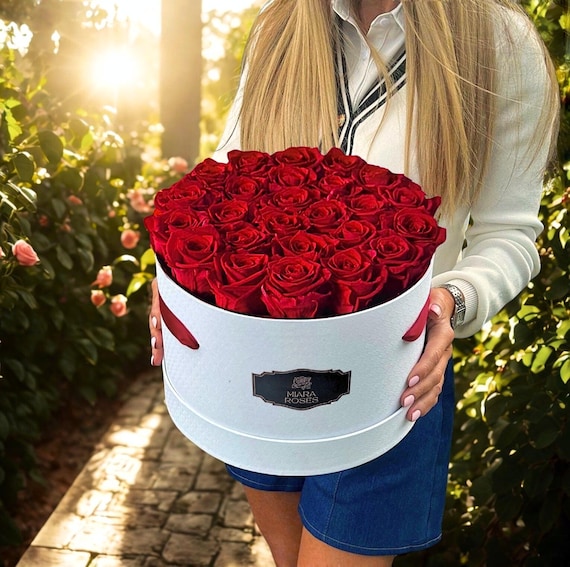 25 Eternal Real Red Roses (Lifespan 2+ Years) in Round Box - Anniversary, Valentine Day, Birthday Gift For Her, Pre-Order 5-7 Days