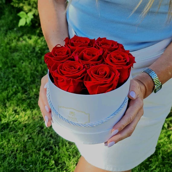 7 Preserved Roses in White Box – Meaningful Gift with Long-Term Presence