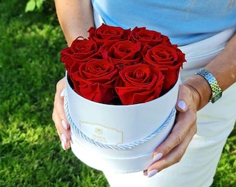 Most Memorable Gift, Roses Remain Fresh for Years, 7 Preserved Natural Red Roses in Personalized Round Box, Timeless Gifts, Thank You Gifts