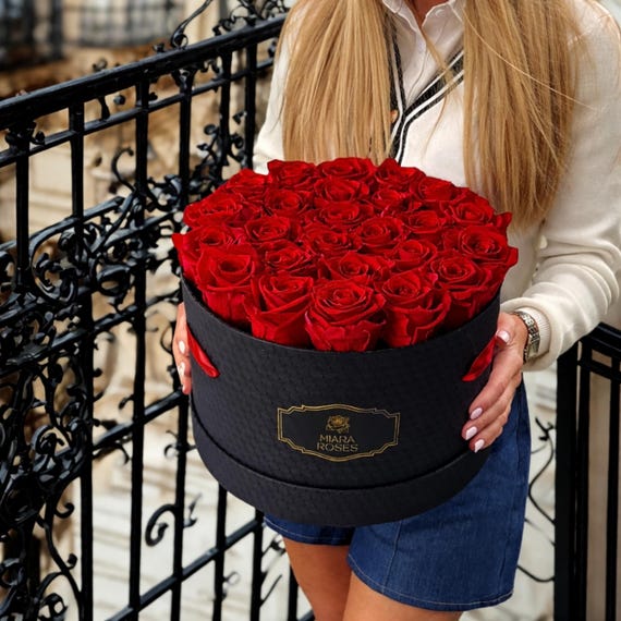 Eternal Rose Box with 25 Long-Lasting Roses (Lifespan 2+ Years) – Timeless Anniversary Flowers, 40th Birthday Gift, Luxury Statement