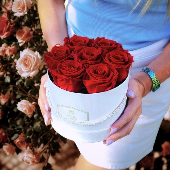 7 Preserved Roses in White Box – Meaningful Gift with Long-Term Presence