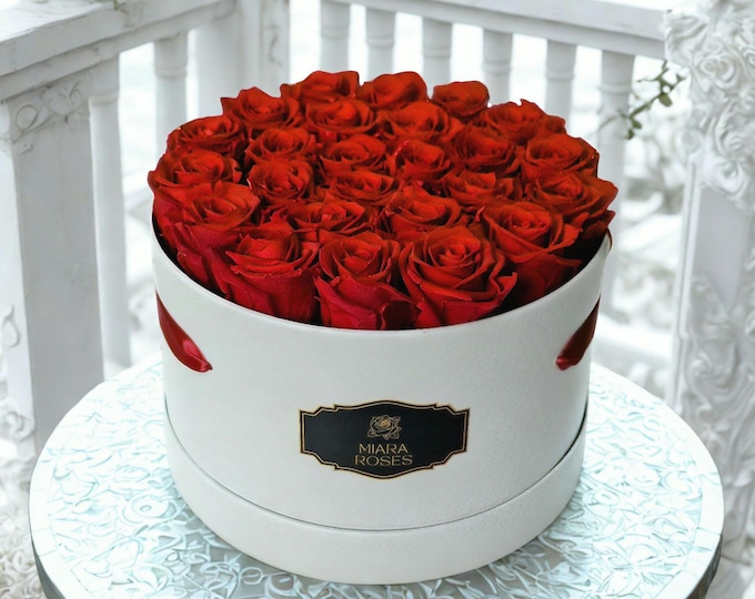 Loved by Women - 25 Preserved Roses in Personalised Box, Longevity: 2+ Years, Birthday Gift, Flower Girl Proposal, 10 Year Anniversary Gift