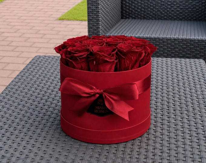 Real Roses That Dont Wilt - 11 Preserved Roses in Round Box, Perfect Gift, Personalized Label Text