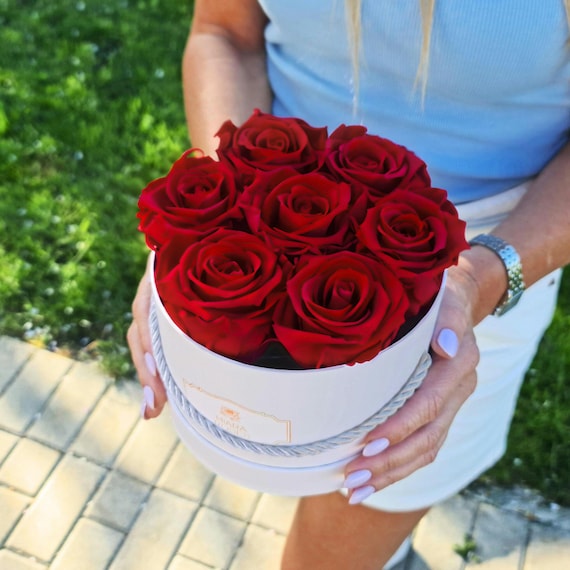 7 Preserved Roses in White Box – Meaningful Gift with Long-Term Presence