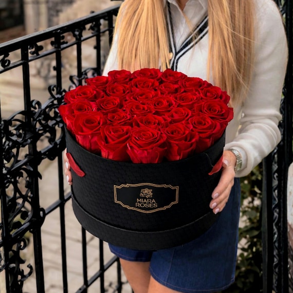 Impress Her with Personalized Etrenal Black Rose Box Gift — Love Statement with 25 Roses, Timeless Reminder of Importance and Presence
