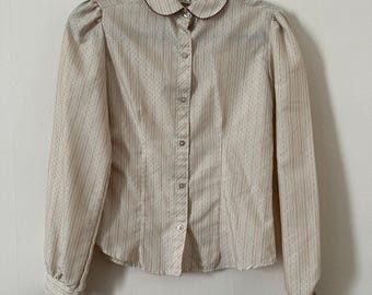 Blusa vintage de los años 80 de TRY1 a rayas diplomáticas con cuello Peter Pan.