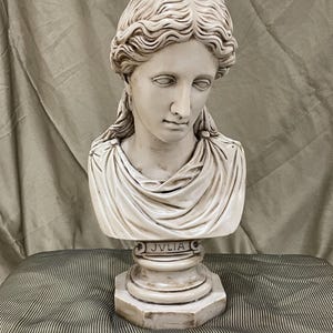 Busto de Julia Claudia de mármol