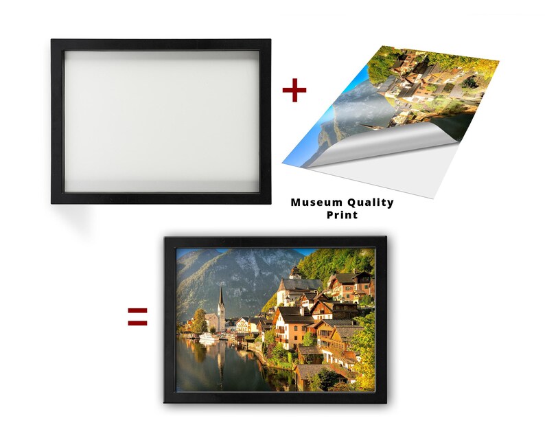 Puede incluir: Una impresi&oacute;n enmarcada en negro de un pueblo pintoresco junto a un lago y monta&ntilde;as. La imagen est&aacute; etiquetada como "Impresi&oacute;n de calidad de museo". El marco se muestra por separado, con la impresi&oacute;n y el marco combinados.