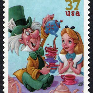 Un sello de 37 c de Alicia y el Sombrerero Loco en la fiesta del té // Personajes de Disney - Celebración // Sellos postales sin usar Sellos de 37 centavos