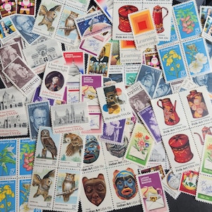 25 sellos postales antiguos, únicos y de primera calidad, sin usar, de los años 80, 15 c. // Naturaleza, arquitectura, escritores, etc. // Valor nominal 3,75