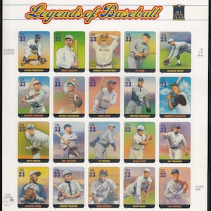 Puede incluir: Un conjunto de 20 sellos postales con retratos de leyendas del béisbol. Cada sello presenta a un jugador con su uniforme, con el nombre del jugador y las palabras "USA 33" impresas en el sello. Los sellos forman parte de la serie "Legends of Baseball" y de la colección "All Century Team".